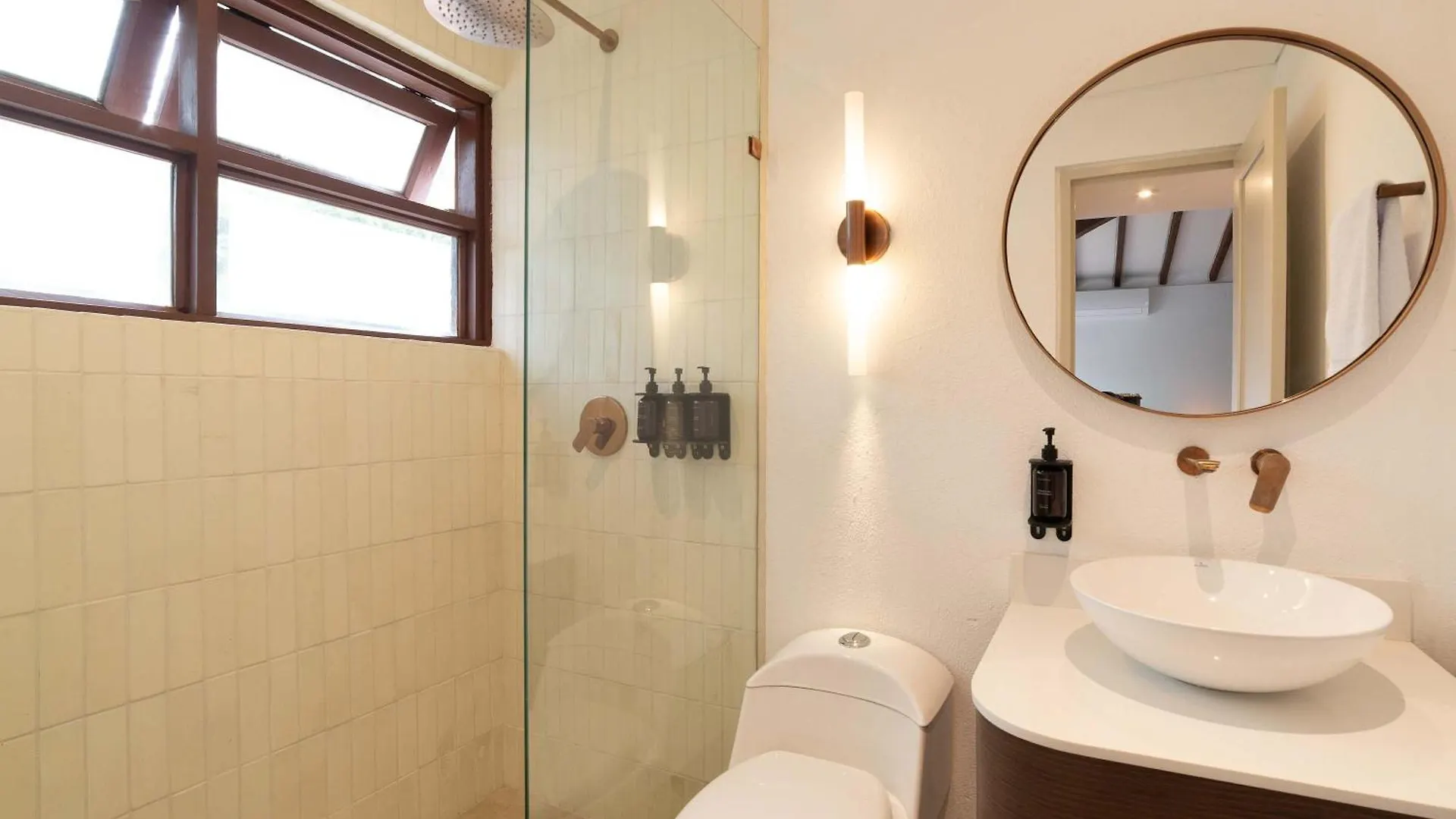 Marvelous 5Br Home With Jacuzzi In El Poblado Medellín Feriehus