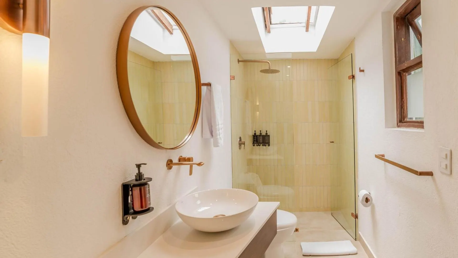 Marvelous 5Br Home With Jacuzzi In El Poblado Medellín 0*,