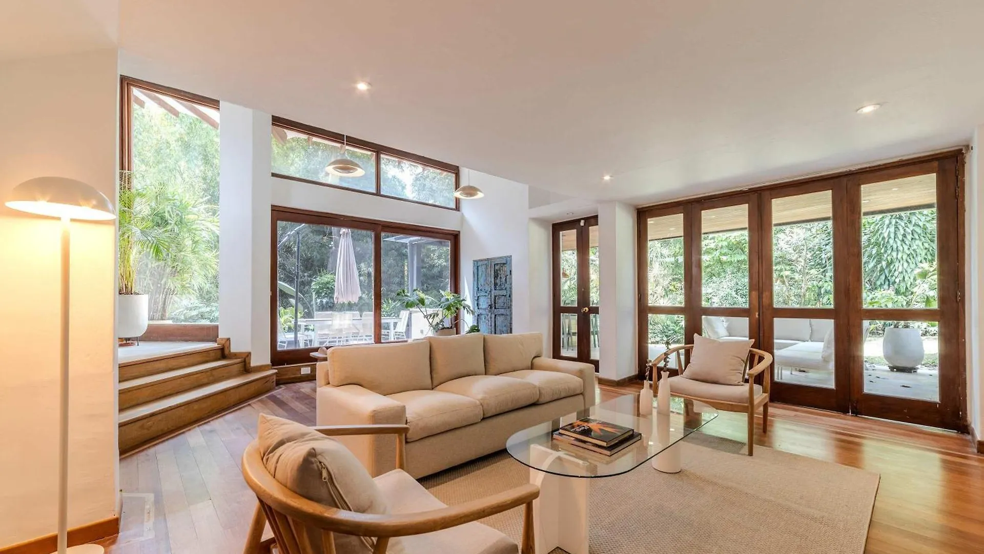 Marvelous 5Br Home With Jacuzzi In El Poblado Medellín Feriehus