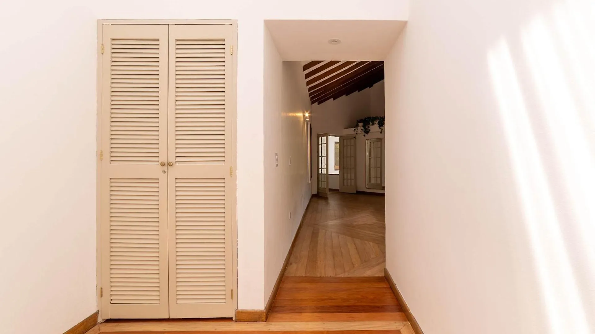 Marvelous 5Br Home With Jacuzzi In El Poblado Medellín Semesterbostad