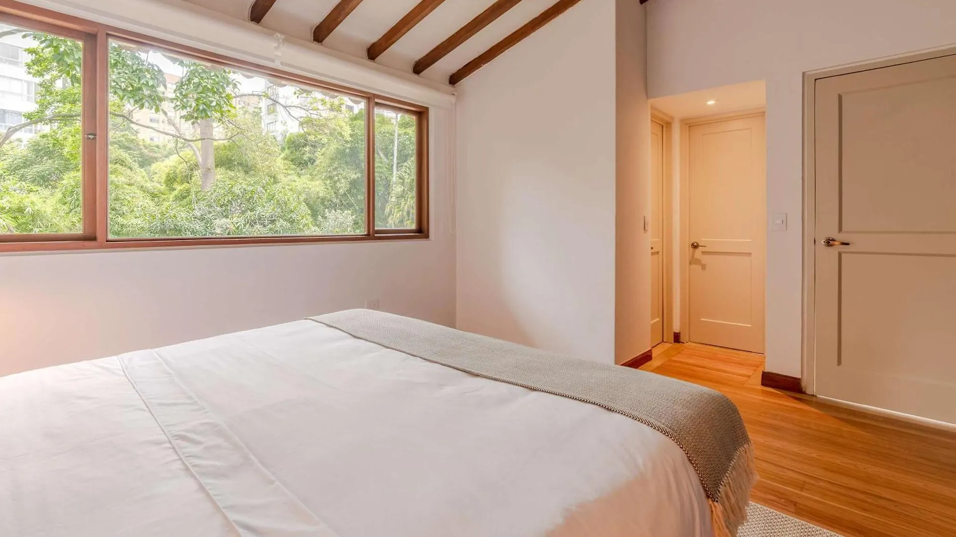 Semesterbostad Marvelous 5Br Home With Jacuzzi In El Poblado Medellín