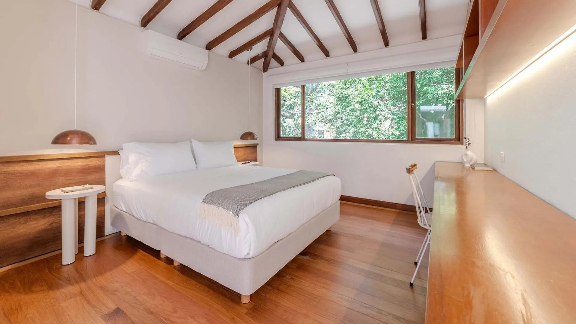 Semesterbostad Marvelous 5Br Home With Jacuzzi In El Poblado Medellín