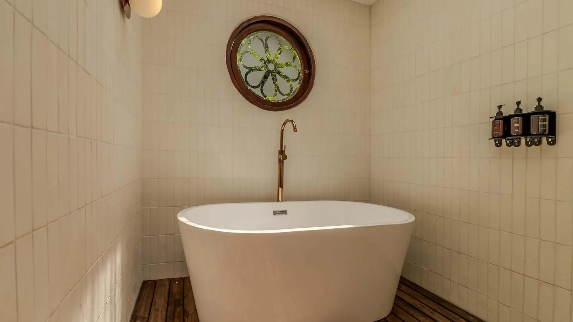 Marvelous 5Br Home With Jacuzzi In El Poblado Medellín