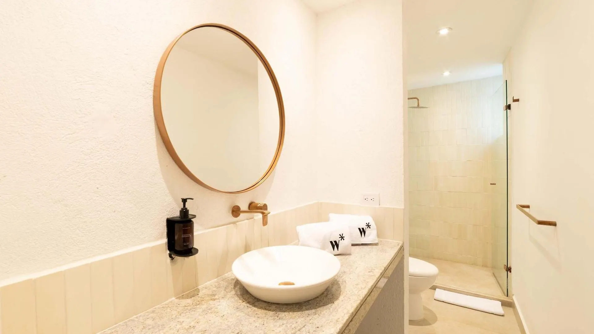 Marvelous 5Br Home With Jacuzzi In El Poblado Medellín Semesterbostad