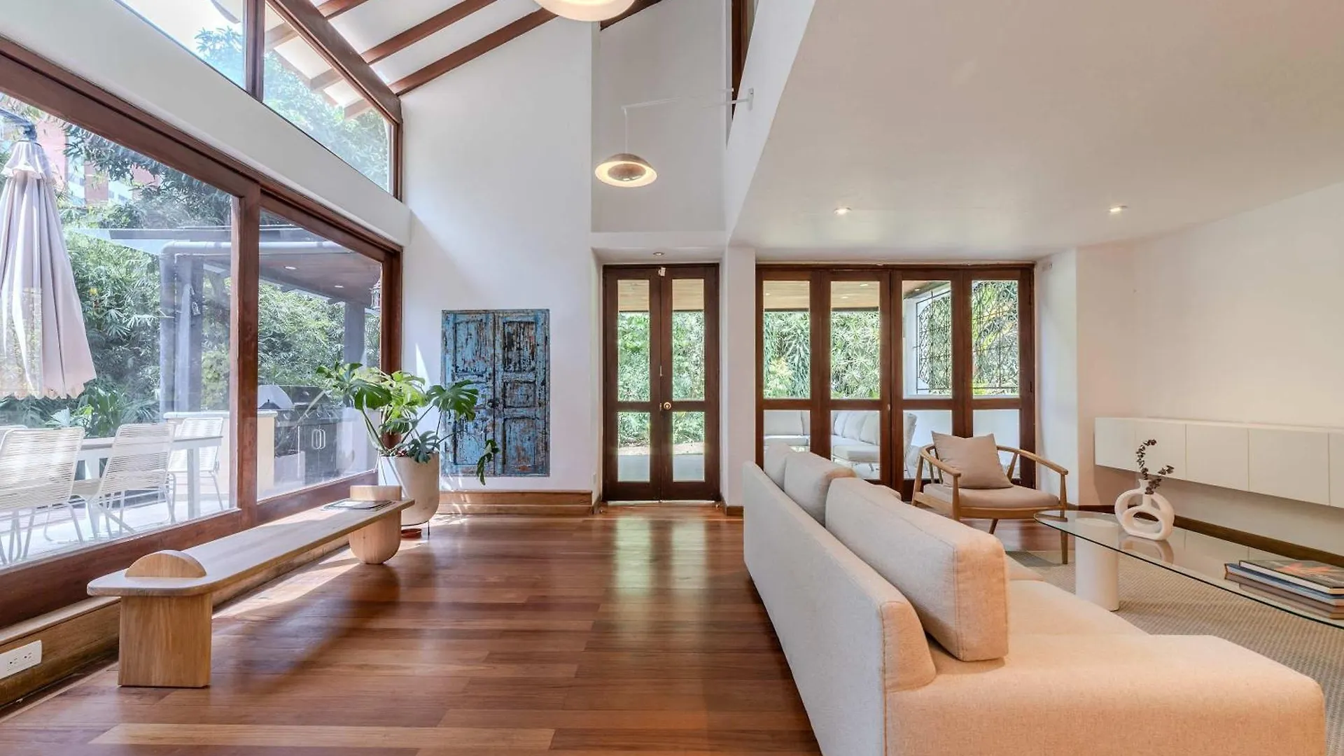 Marvelous 5Br Home With Jacuzzi In El Poblado Medellín Semesterbostad