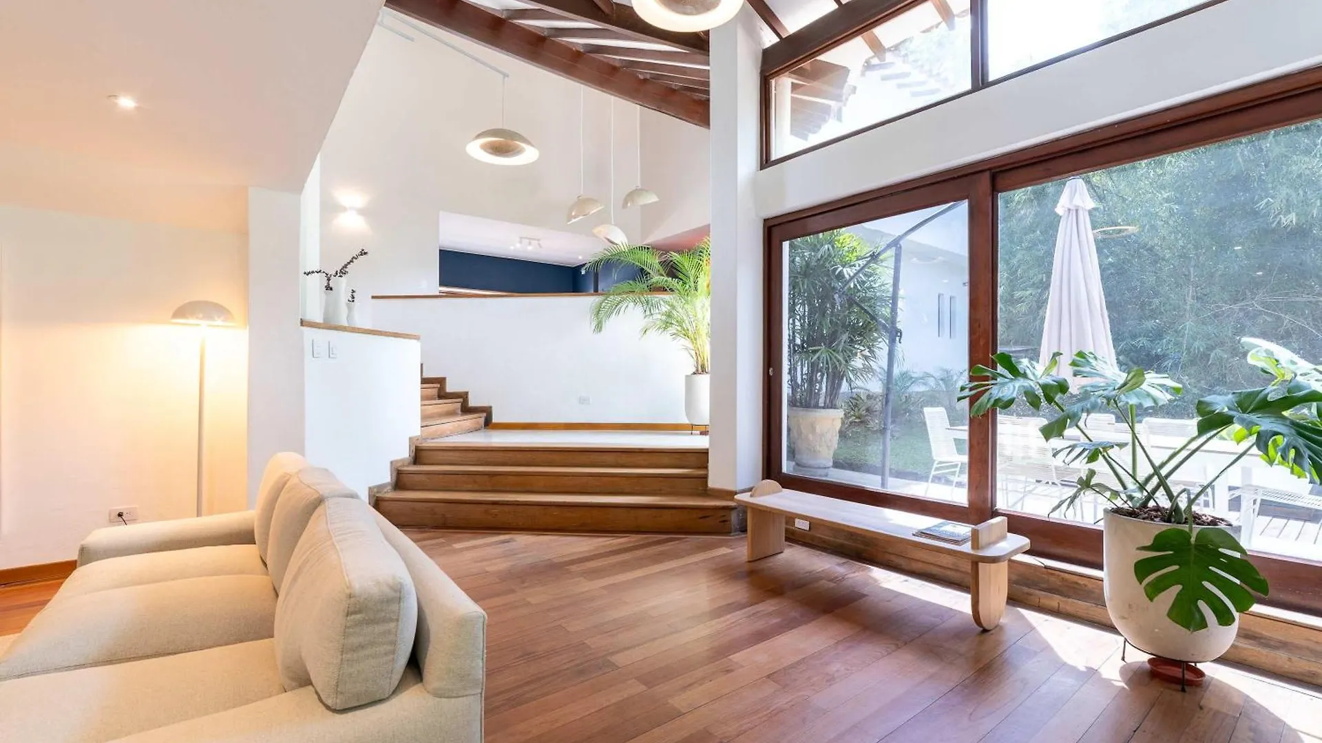 Semesterbostad Marvelous 5Br Home With Jacuzzi In El Poblado Medellín