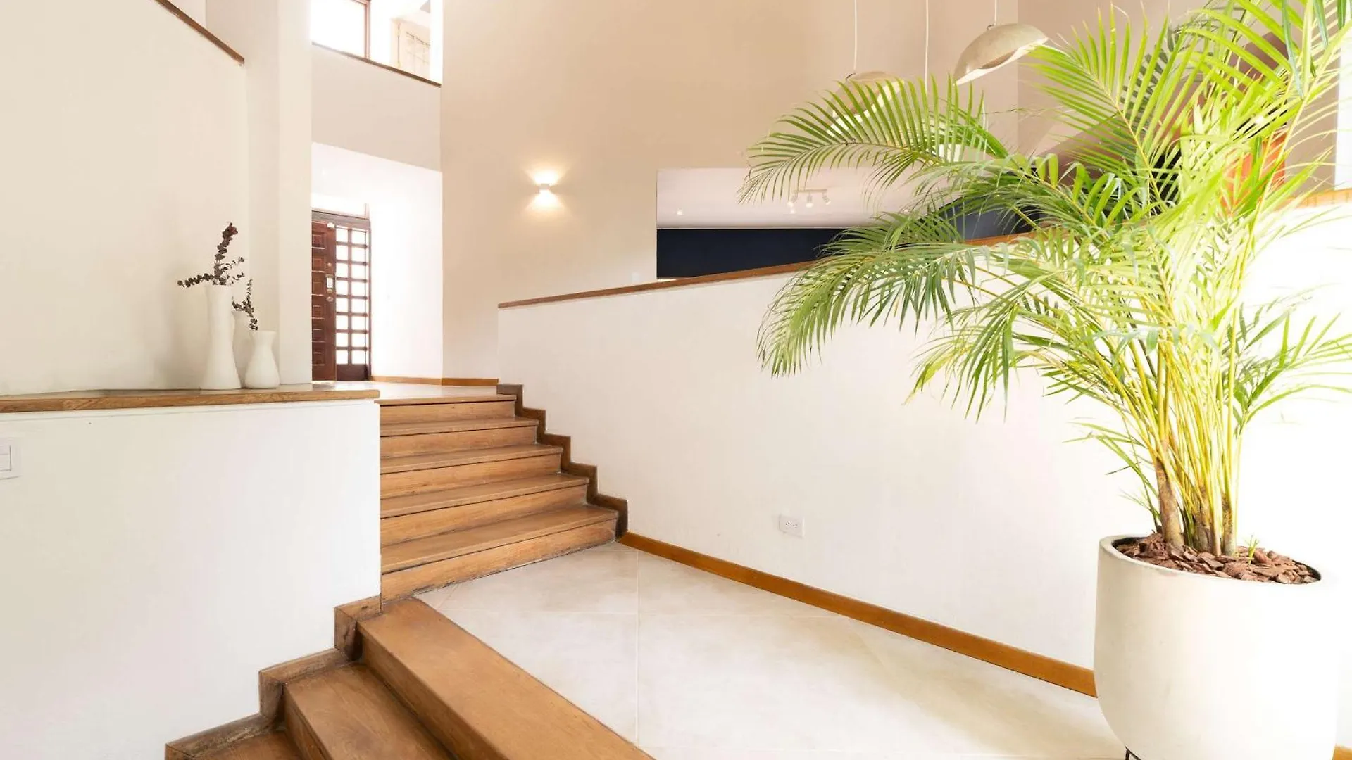 Marvelous 5Br Home With Jacuzzi In El Poblado Medellín Semesterbostad