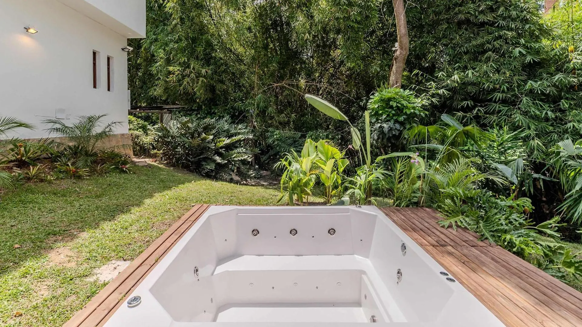 Semesterbostad Marvelous 5Br Home With Jacuzzi In El Poblado Medellín
