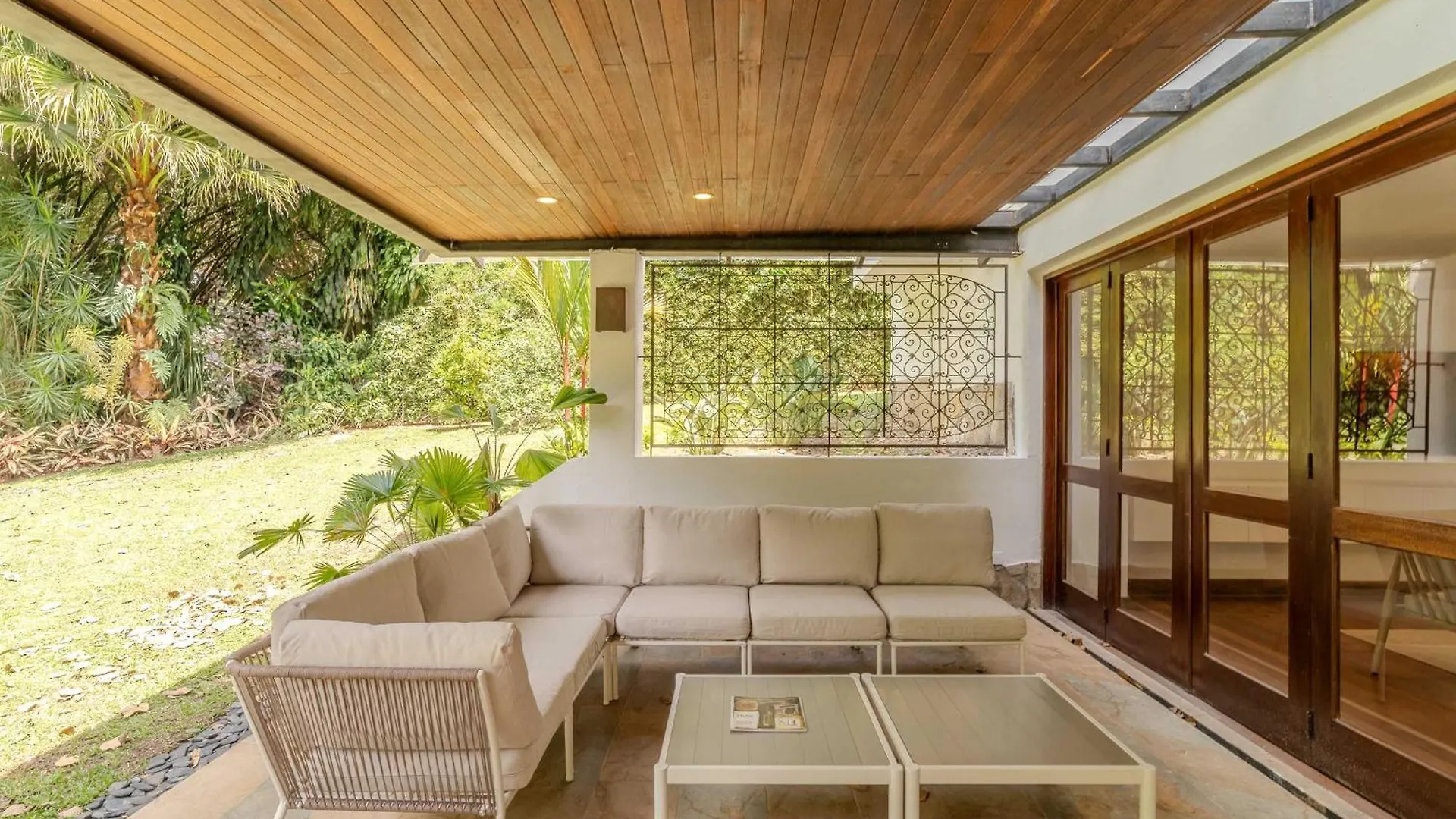 Marvelous 5Br Home With Jacuzzi In El Poblado Medellín Semesterbostad