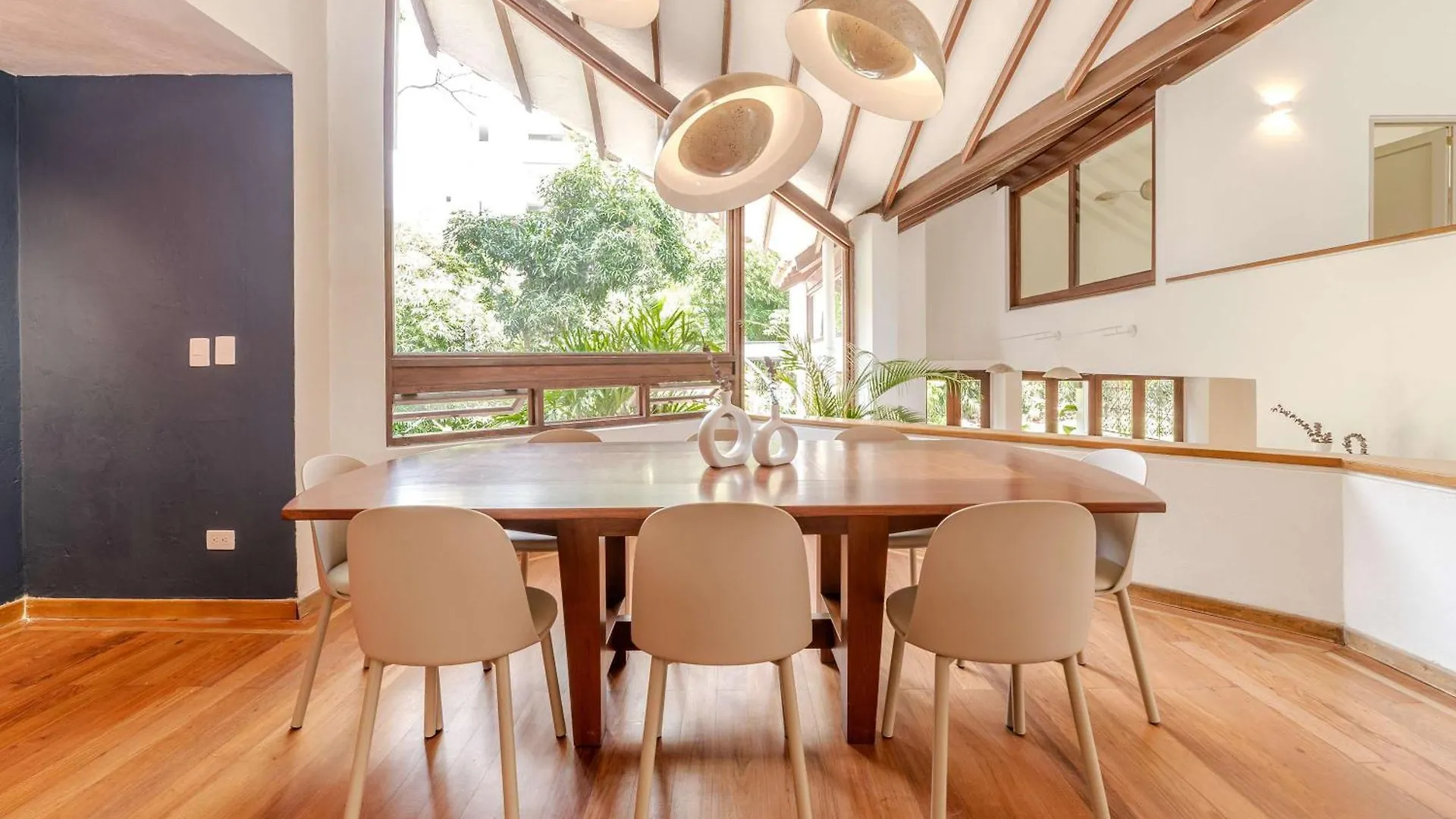 Semesterbostad Marvelous 5Br Home With Jacuzzi In El Poblado Medellín Colombia