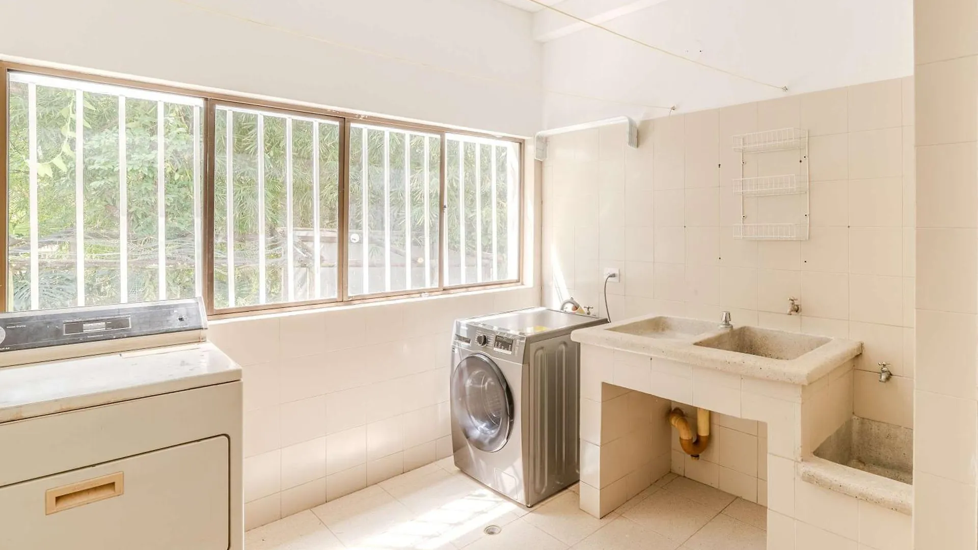Marvelous 5Br Home With Jacuzzi In El Poblado Medellín